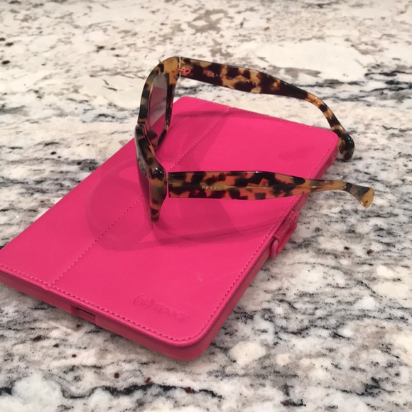 Ladies Prada Sunglasses. - Picture 2 of 3